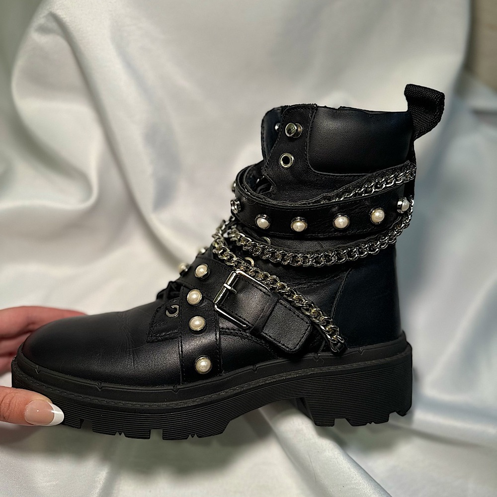 Zara black leather boots| pearl ankle boots